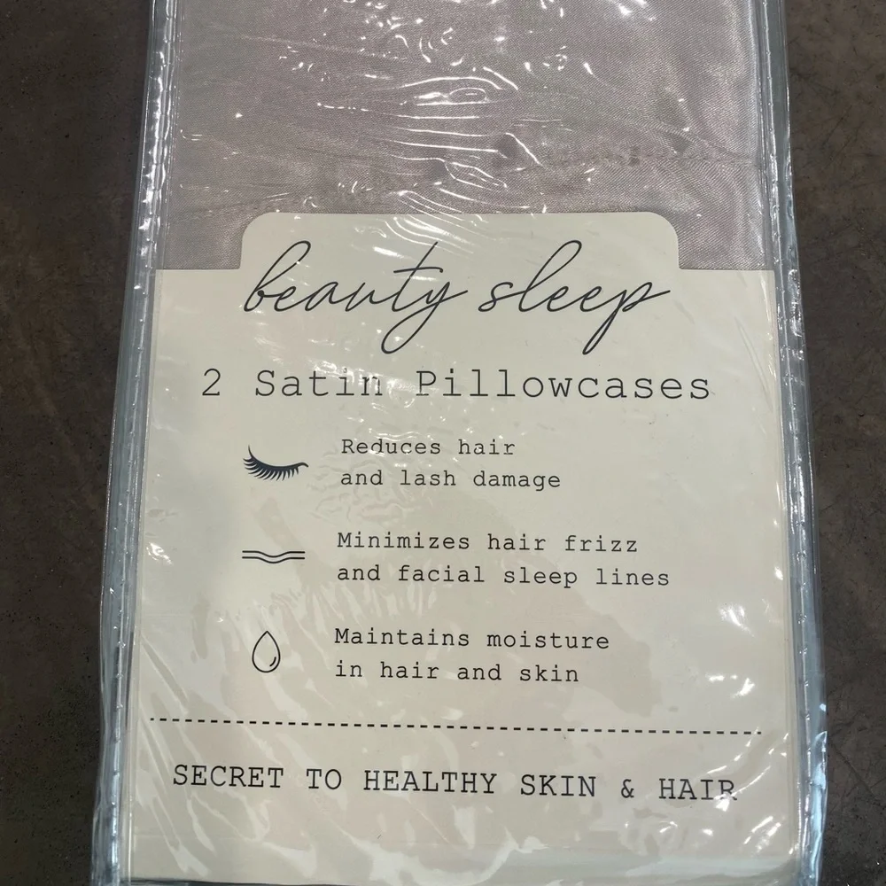 BEAUTY SLEEP ✨2 satin pillowcases✨pretty color BRAND NEW - standard size